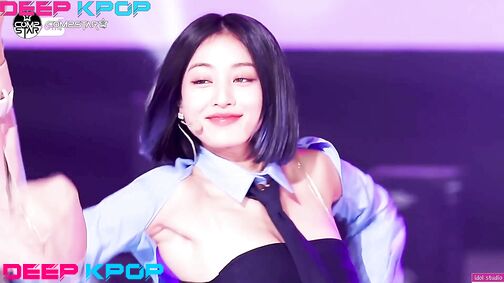 Sana (사나),Nayeon (나연),Tzuyu (쯔위),Mina (미나),Momo (모모),Chaeyoung (Son Chae-young) 손채영,Jeongyeon (정연),Jihyo (박지효),Dahyun (다현) - TWICE (트와이스)